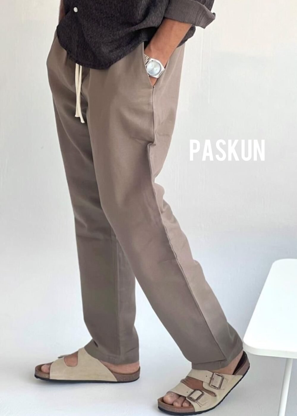 Casual Comfort: Men's Relaxed Outfit Trousers