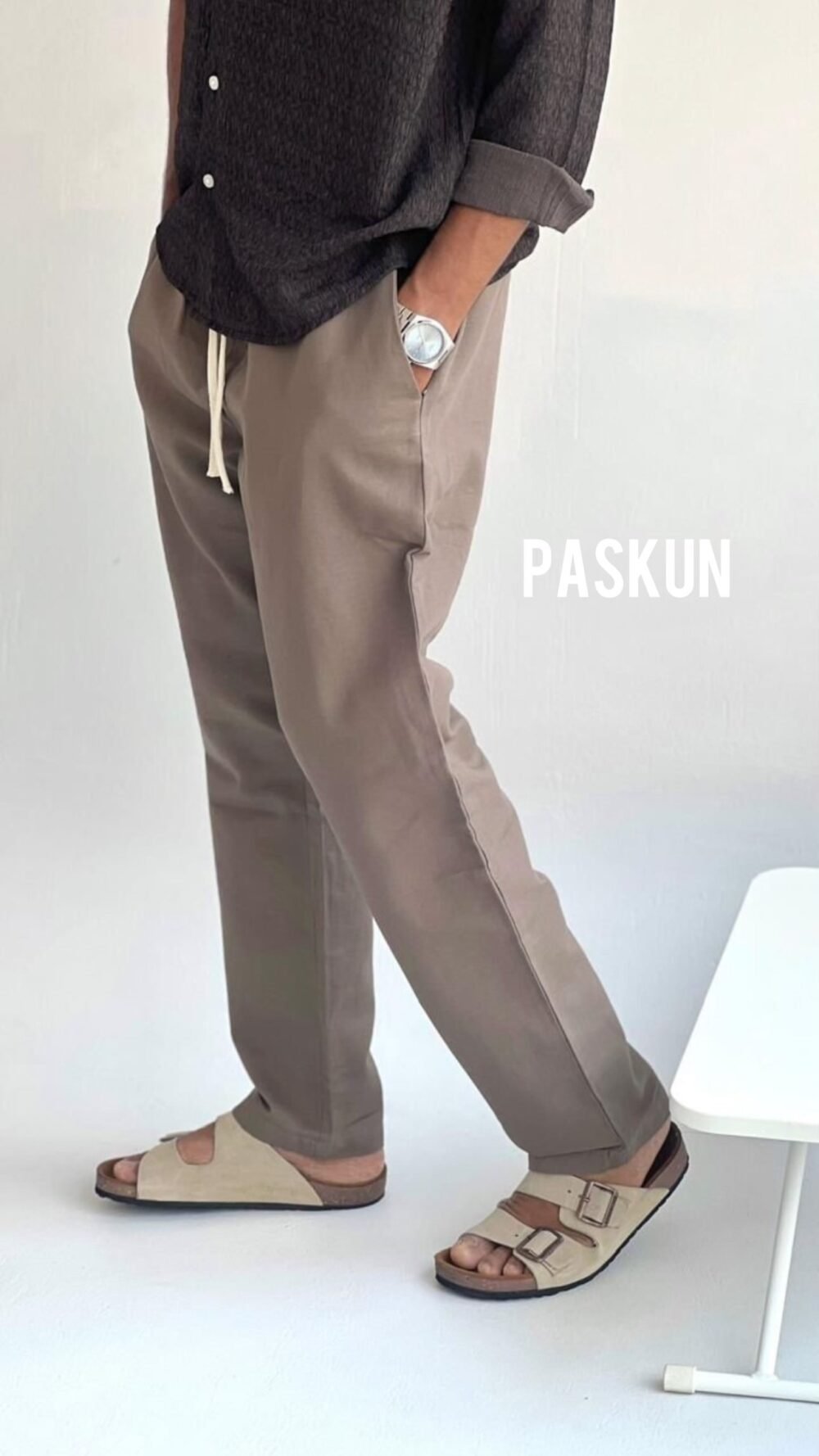 Casual Comfort: Men's Relaxed Outfit Trousers